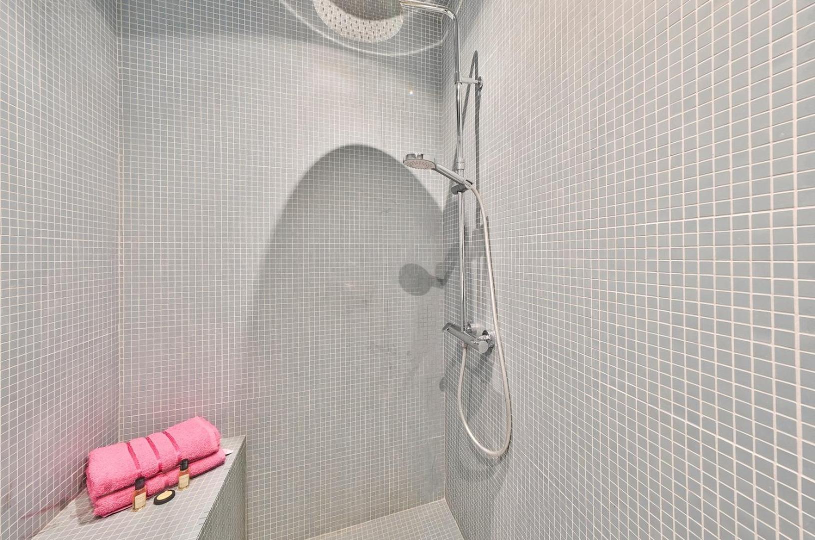 Guestready - Atypic Studio Near Montmartre Apartamento Paris Exterior foto